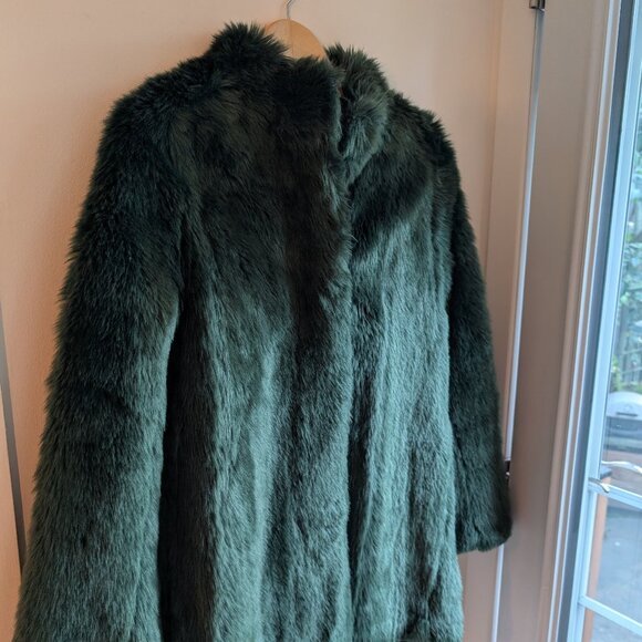 Stunning Aritzia Babaton Faux Fur Winter Coat – Small – Deep Green – Rare Color - Picture 3 of 12